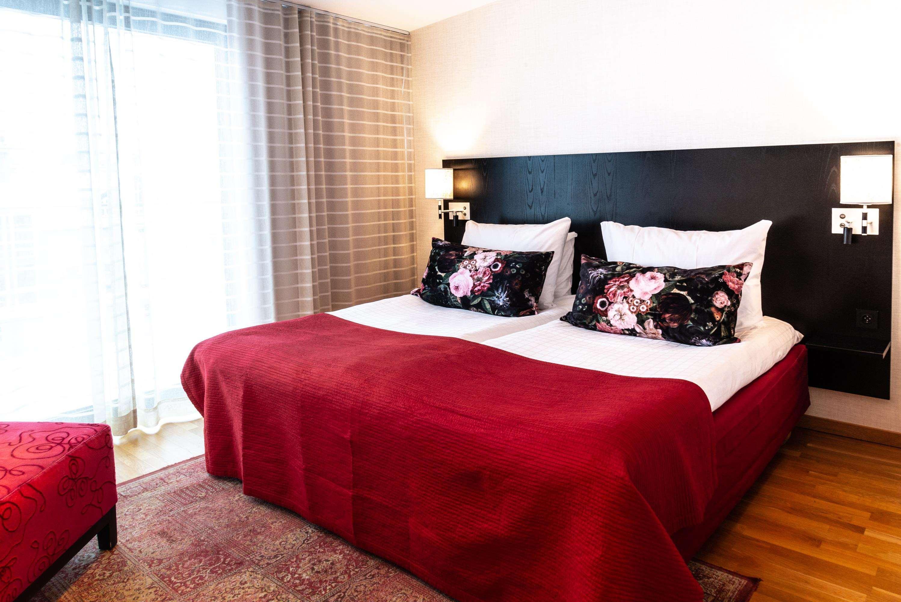 Western Time Hotell 4*